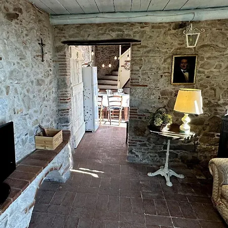 Stone House In Chiatri With Views Prázdninový dům *